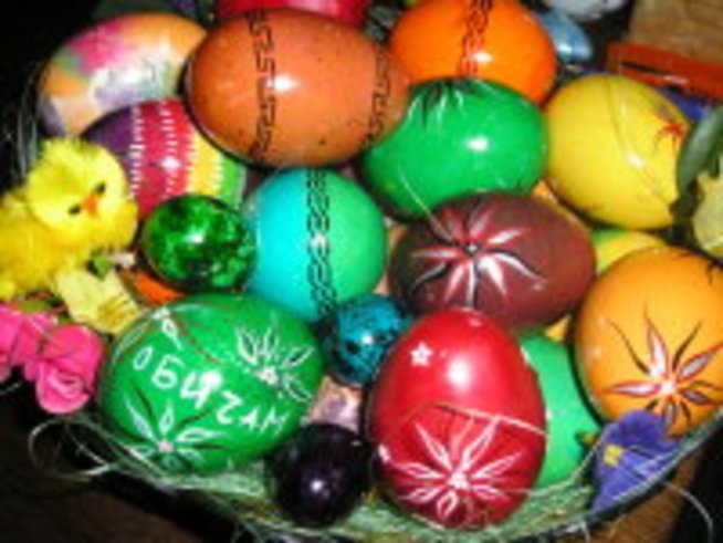 Великденски яйца, рисувани с лак за нокти