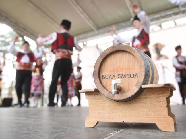 С над 3000 литра тракийско вино поляха празника на „Вила Ямбол“