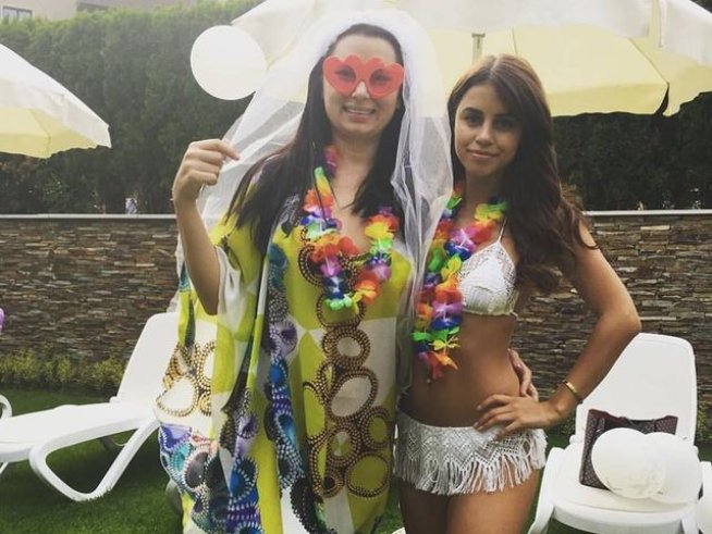 Наталия Кобилкина заедно със своята кума. Снимка: facebook Наталия Кобилкина