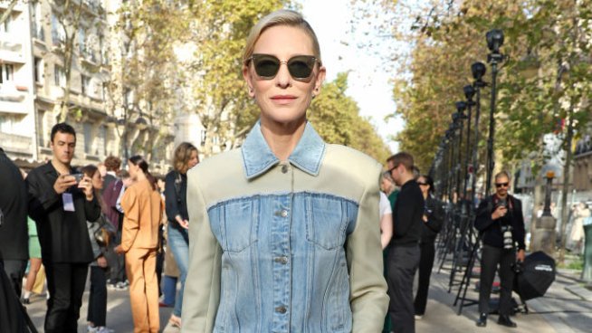 Кейт Бланшет с модел от смесени материали, една от топтенденциите тази есен. Снимка: Getty images.