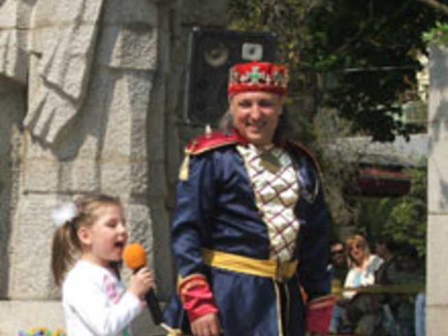 Бате Енчо прегърна малките таланти в Харманли