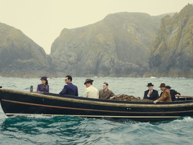 Кадър от минисериала "Десет малки негърчета".