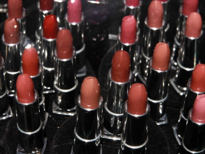 Счупеното червило носи щастие