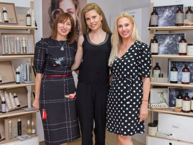 Деси Банова заедно с Антоанета Цветанова и Венета Христова,