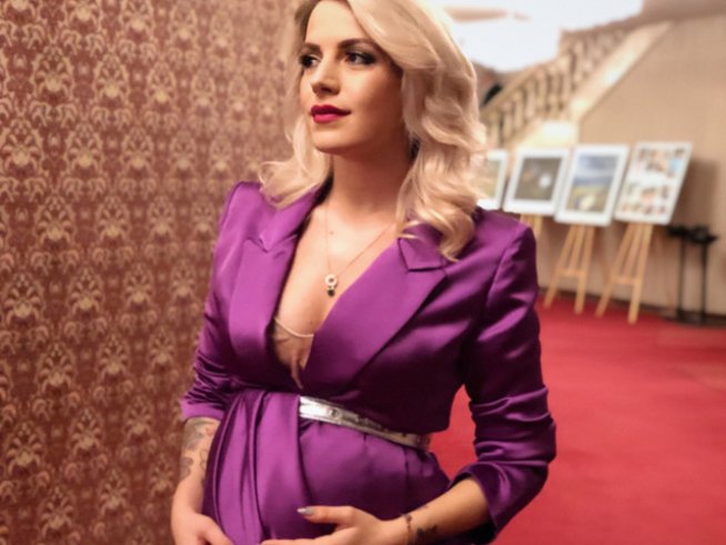 Прекрасната Поли Генова сподели, че очаква първото си дете