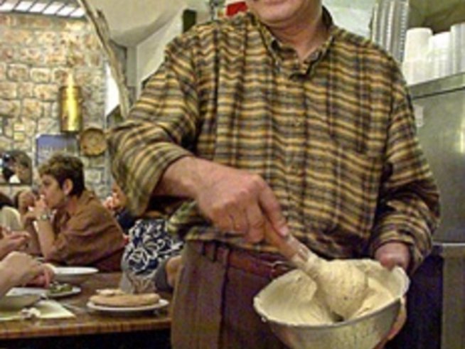 Една лъжица тахан замества калция от млякото