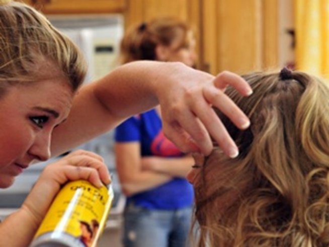 Домашен желатинов шампоан гланцира косата