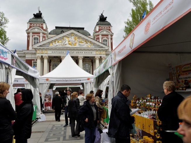 Зелени каузи пред Народния театър „Иван Вазов“