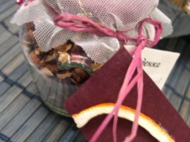 Бурканчета пълни с любов и топлина