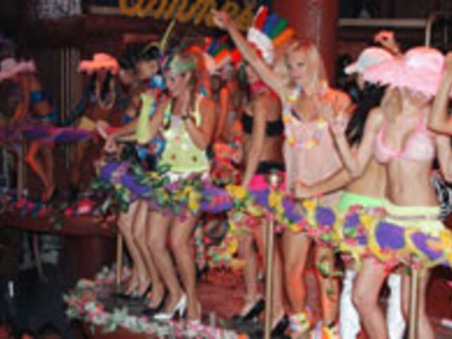 Танцувайте с най-известните ди джеи в света