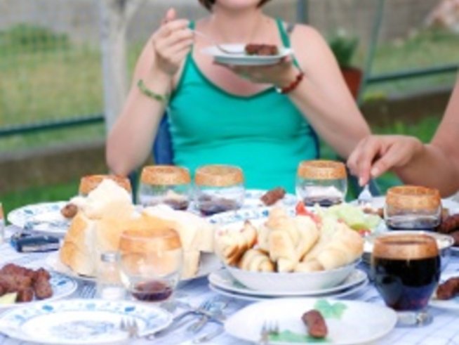 Женският мустак е заради прекаляване със сладкиши