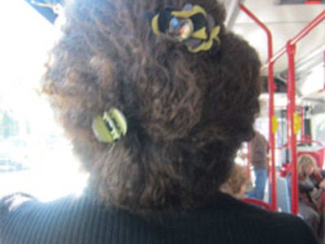 Цветя в косите – модерно и практично