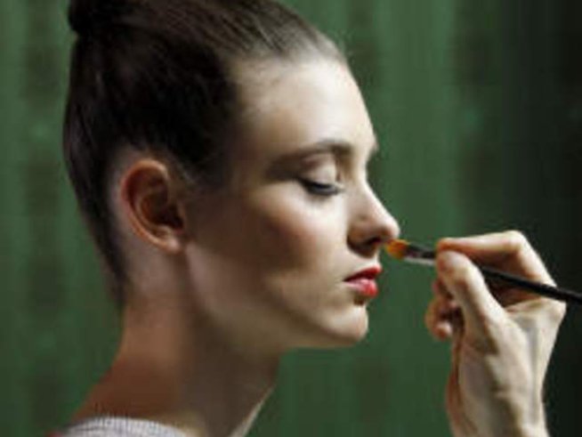 Скрийте последствията от падания с грим