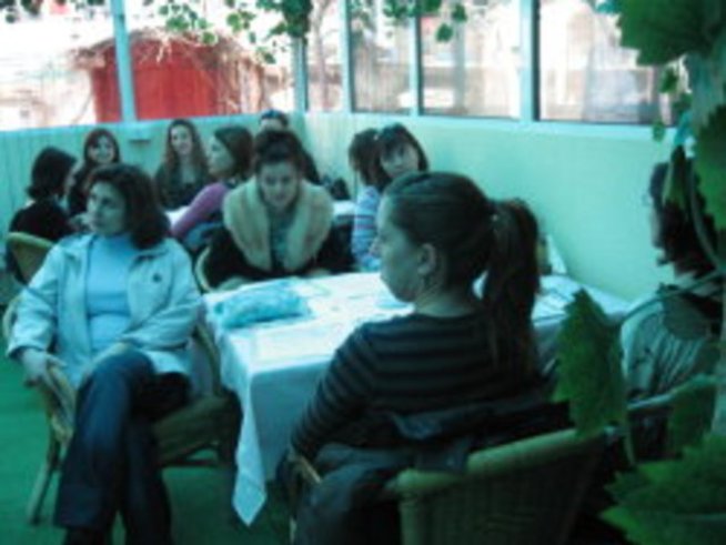 Училище за бъдещи родители в Казанлък, скоро и в други градове