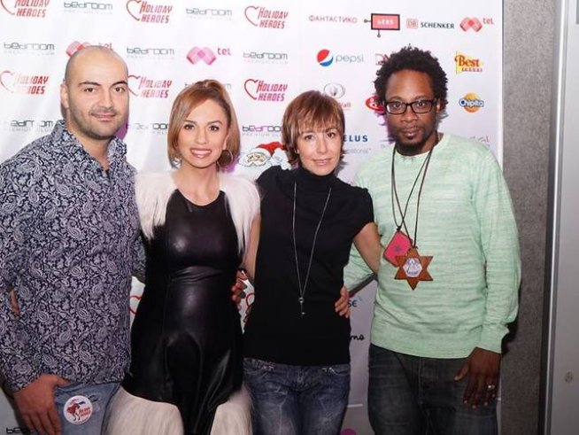 „Дрескод усмивка“ – видео към песента, посветена на Празничните герои