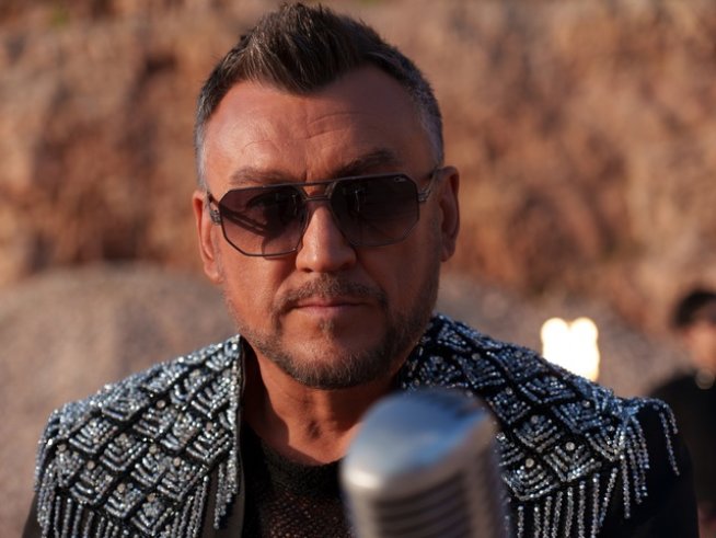 Любо Киров събира фенове и приятели за премиерата на видеото „Восъчен герой“ 