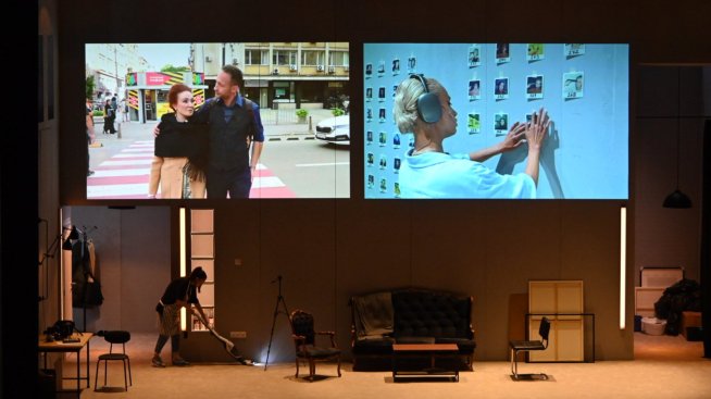 София е сцена: 42 актьори на Народния играят на живо. Фотограф: Shindarsky