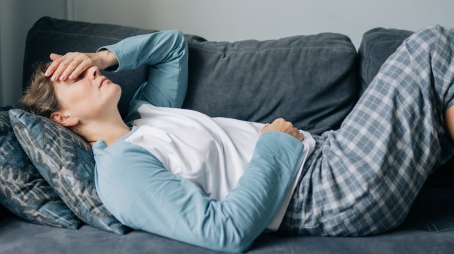 Честа и необяснима умора е един от тези признаци. Снимка: istock