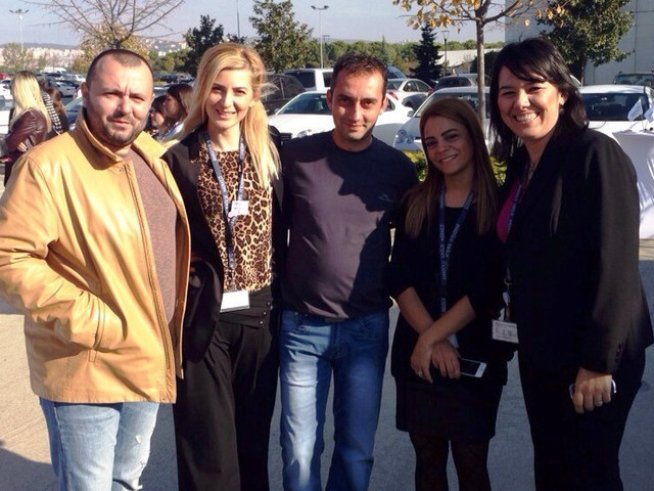 Анатолий с част от екипа на Анадолу Медицински Център.