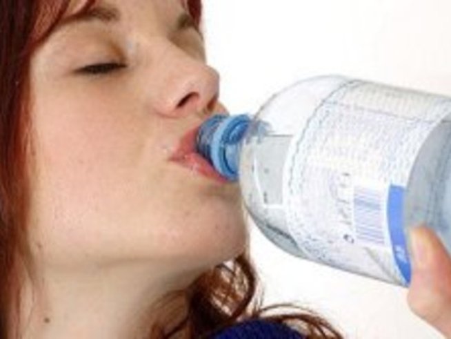 Хлорираната вода е вредна – какво да правим?