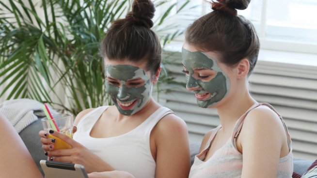 Подмладяване на кожата с LED маска за лице. Снимка: freepik