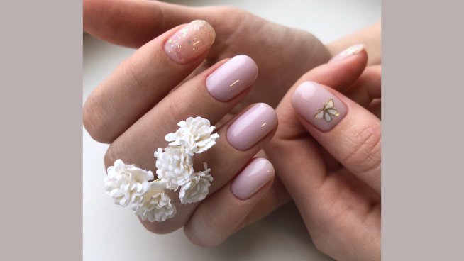 Романтични идеи за маникюр.Снимка: istock