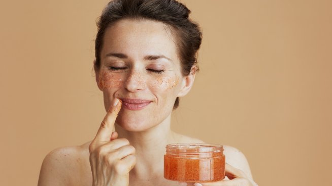 Скраб за меки устни през зимата