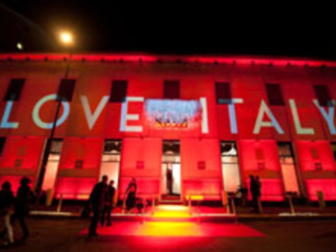 Тя, той, кафето и страната, където да се влюбиш