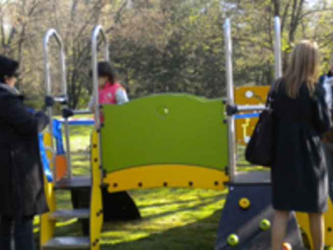 Нова детска площадка в Южния парк в София