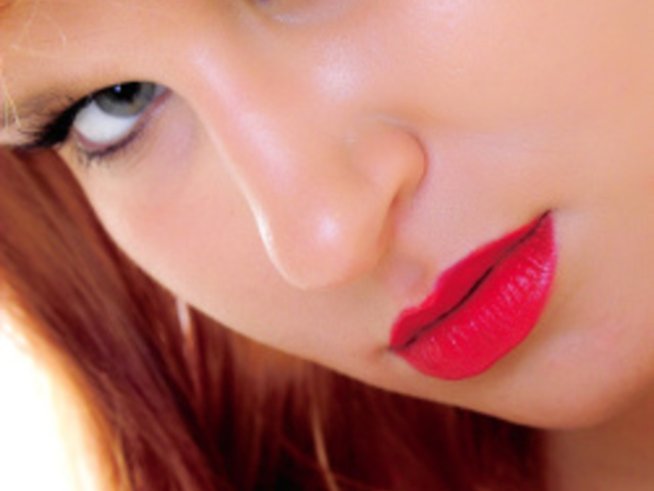 Осмелете се да сложите червено червило