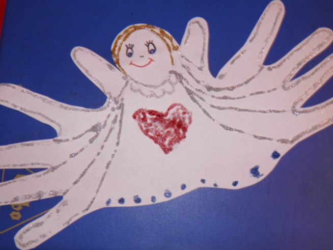 Ангелче от детски ръчички