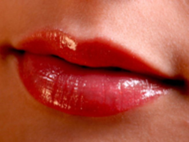 Червеното червило – хит по време на криза