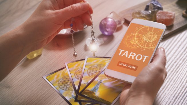 Таро карти за октомври за всяка зодия. Снимка: istock