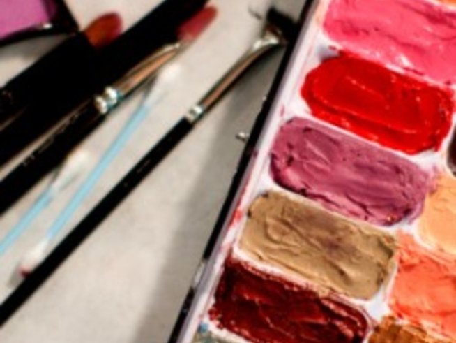 Актуални цветове на грима за лято 2012