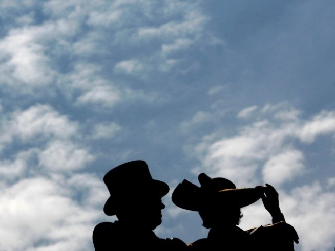 Какво у възрастните жени привлича млади мъже?