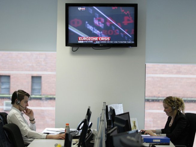 Защо ни се затварят очите на работното място?