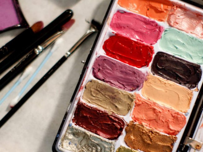 Бърз ремонт на старите сенки за очи