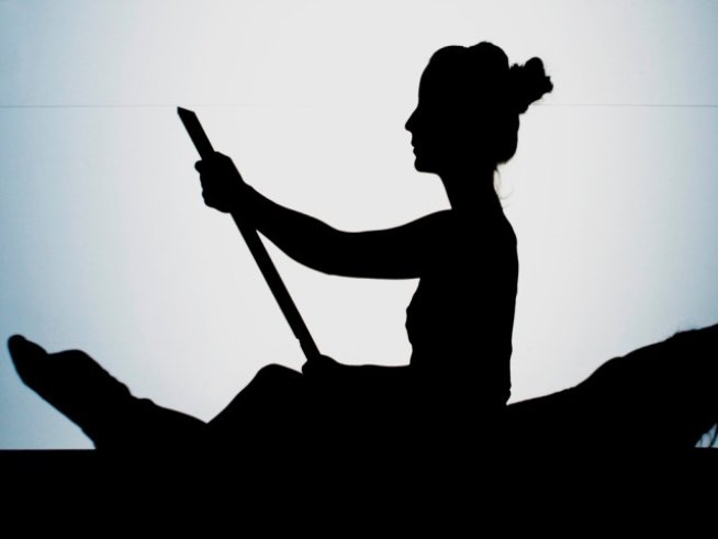 Детският танцов спектакъл Jugglers Illuminated в София