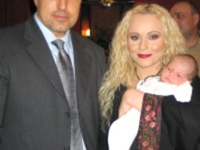 Бойко Борисов орисва бебе Мирослава