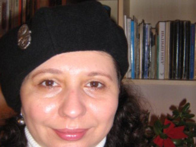 Елена Николова: Да си жена е изкуство