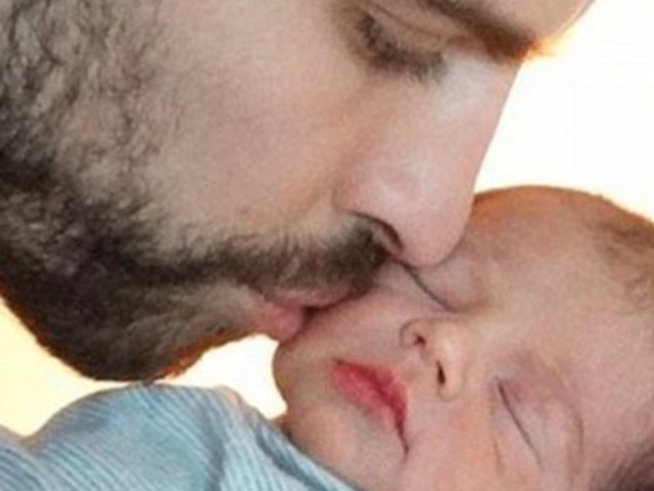 Младите родители Шакира и Жерар Пике се борят с полиомиелита