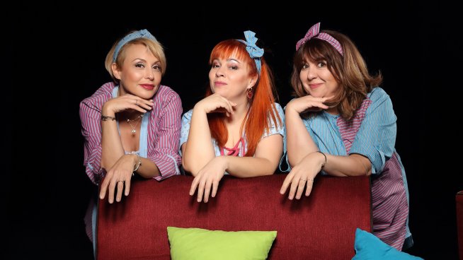 Кадър от постановката Извънредно неудобно. Снимка: Artvent