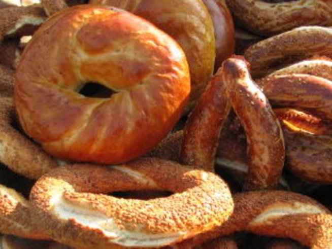 Тестени закуски – критикуваме ги, но ги ядем