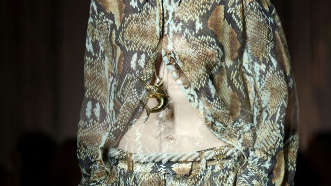 Визии със змийски принт за годината на Дървената змия.Снимка: Getty