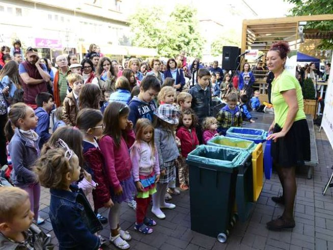Почти 5000 деца се включиха в третата кампания „Стара хартия за нова книга“
