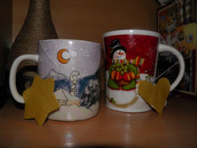 Дари коледна топлина с чаша ароматен чай