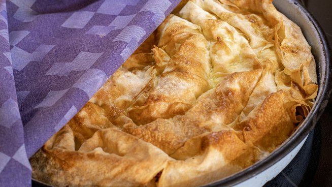 На този празник се приготвя вкусна трапеза, която споделяме с близките си. Снимка: istock