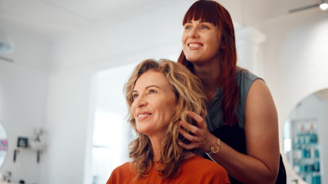 Изсветлете косата си с няколко нюанса. Снимка: istock