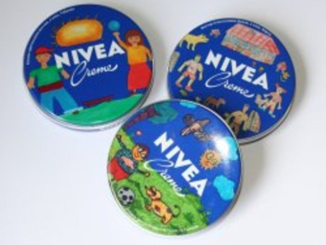 Детски рисунки върху кутиите с крем