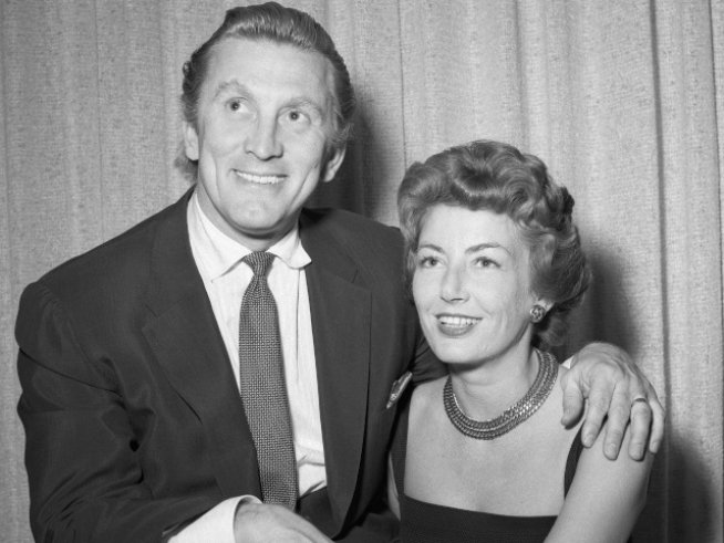 Снимка за спомен от сватбата им през 1954г. Снимка: БГНЕС/EPA